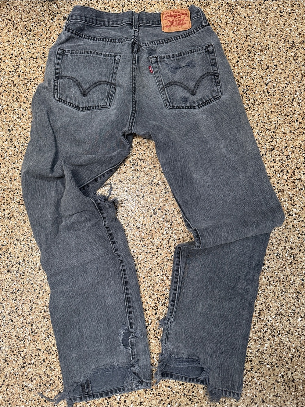 Levi's women’s/Men's Faded Gray black Relaxed Jeans distressed!